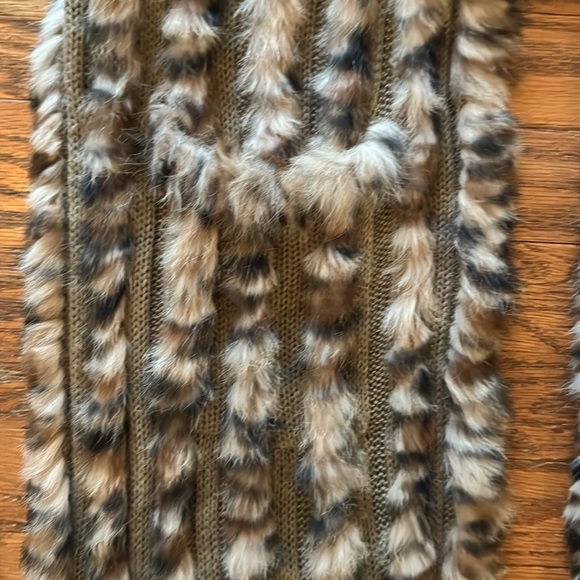 Love Token Rabbit fur vest w/ front pockets - Picture 3 of 5